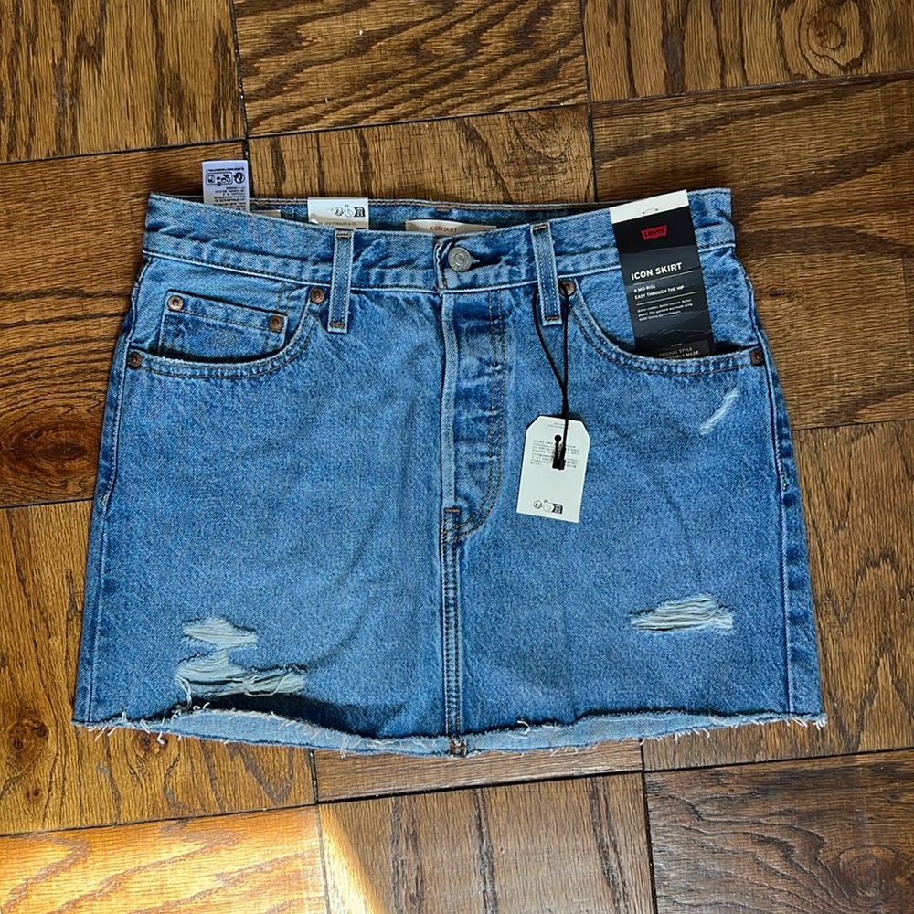 NWT Levi’s Icon Denim Skirt—size 27